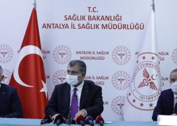 Fahrettin Koca: Biontech aşısının ikinci dozu için 6-8 hafta aralık koymamız yanlış anlaşıldı