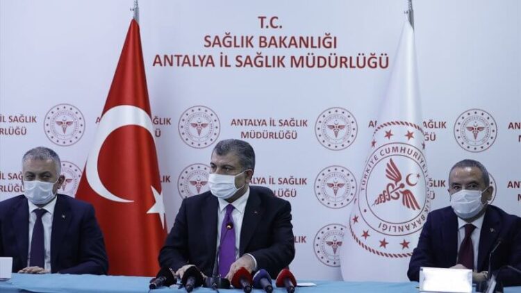 Fahrettin Koca: Biontech aşısının ikinci dozu için 6-8 hafta aralık koymamız yanlış anlaşıldı