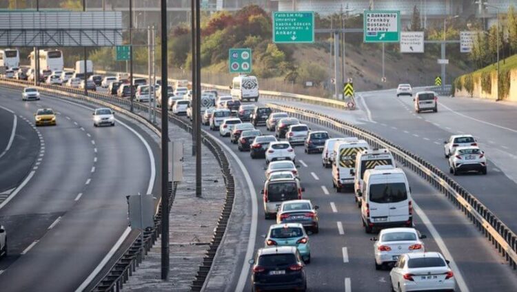Tam kapanma öncesi İstanbul’dan kaçış trafiği