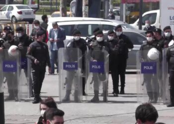 Polis emeklilerin kadıköy rıhtımında açıklama yapmasına izin vermedi