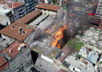 İstanbul’da kimyasal maddelerin olduğu depoda yangın: Patlamalar var