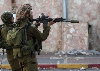 İsrail ordusu silahsız Filistinliyi arabasına ateş açarak öldürdü