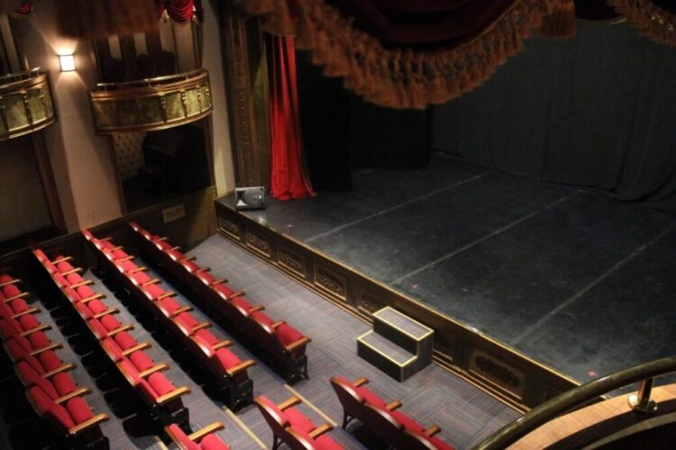 Özel tiyatrolara bakanlık denetimi: Yönetmelik değişti, şartlar zorlaştırıldı