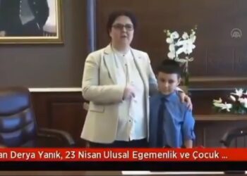 Bakan Derya Yanık’tan tepki çeken hareket: 23 Nisan’da ağırladığı çocuğa ‘ramazan’ diye çikolata vermedi