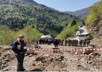 İkizdere’de köylüler vadi girişini arı kovanlarıyla kapattı