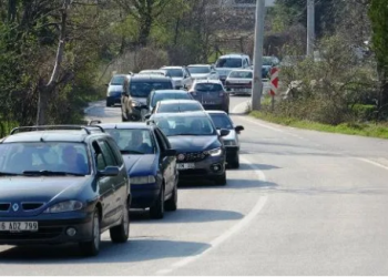 Ramazan öncesi kilometrelerce kaynak suyu kuyruğu