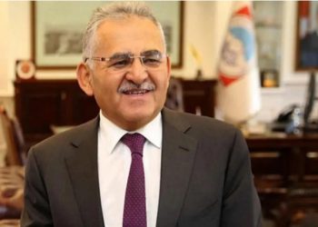 AK Parti kongresindeyken ‘Evden çıkmayın’ diye SMS gönderen belediye başkanı koronaya yakalandı