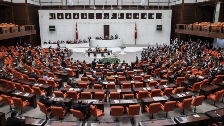 ‘Bağırta bağırta Akdeniz Belediyesi’ni aldık, kanırta kanırta da Büyükşehir’i alacağız’