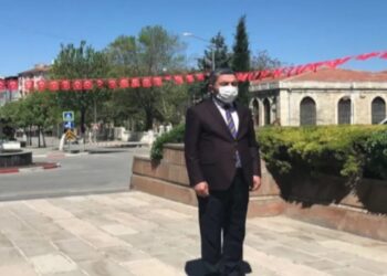 Valilikten izin çıkmayınca CHP Malatya İl Başkanı tek başına çelenk sundu