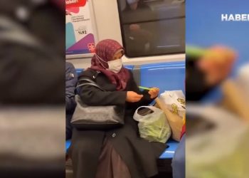 Metroda fasulye ayıklayan kadın şaşkınlık yarattı