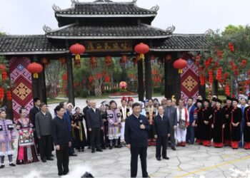 Xi Jinping: Yoksulluğun azaltılmasında kimse geride kalmayacak