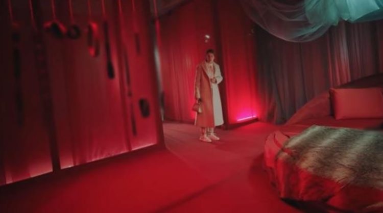 Camdaki Kız dizisindeki o sahne Grinin Elli Tonu’nu hatırlattı! Sosyal medya yıkıldı