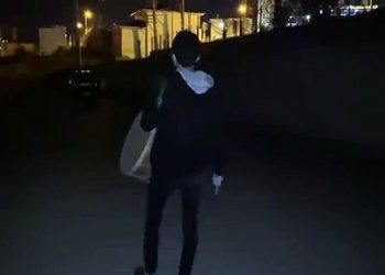 Polis her yerde ‘128 milyar dolar nerede’ manisini okuyan davulcuyu arıyor