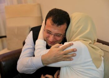 İmamoğlu’ndan Müzeyyen Teyze’ye “vefa” ziyareti