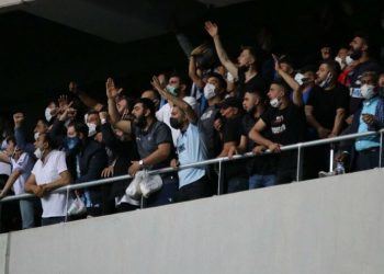 Adana’da akıl almaz görüntü… Sokağa çıkma yasağına rağmen…