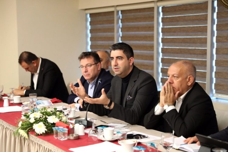 Kartal Belediye Başkanı Yüksel, muhtarlarla bir araya geldi