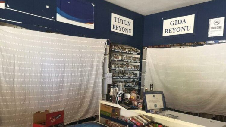 Tokat’ta, polis içki reyonunu çarşafla kapattırdı iddiası