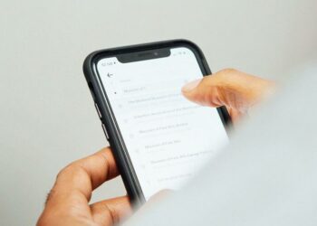 Cep telefonuna program indirdi, 234 bin lira dolandırıldı