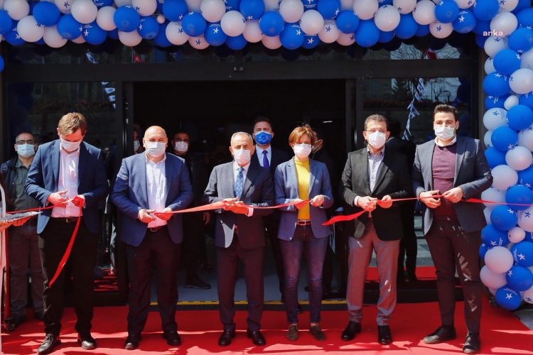 Küçükçekmece’de oyun başladı: Espor Merkezi açıldı