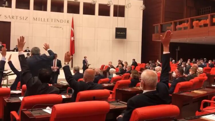 CHP, emekli ikramiyelerinin 1.500 lira olmasını teklif etti, AKP reddetti