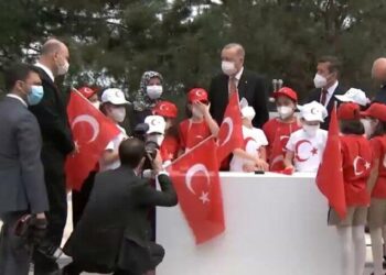 CHP’li Özel, Erdoğan’ın 23 Nisan programına sert tepki gösterdi: Nezaketsizliğin ve pişkinliğin dik alasıdır