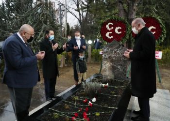 Erdoğan’dan Alparslan Türkeş’in kabrine ziyaret