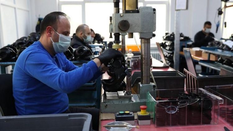 Kaliteli maskeler yurt dışına, kalitesizler halka