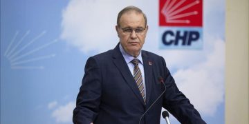 CHP Sözcüsü Öztrak: Amirallerin yedi sülalesini fişleyenler 1 haftadır ifadelerini alamadı