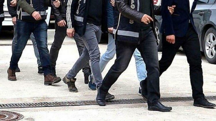 İzmir’de FETÖ operasyonu: 84 şüpheliye gözaltı kararı