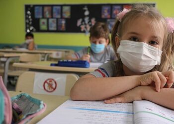 İlkokuldan ortaöğretime geçişte okullaşma azalıyor
