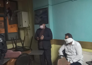 Esenyurt’ta corona baskını: Tuvalet kağıdını maske yaptı
