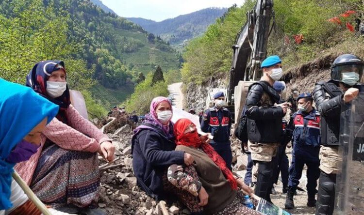 Rize’de Cengiz’e karşı direnişe müdahale: Gözaltılar var