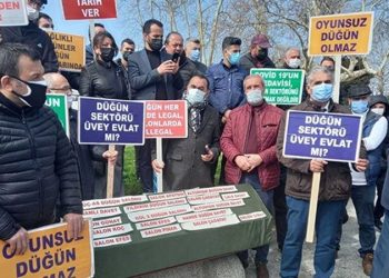 Düğün salonu çalışanlarından tabutlu eylem