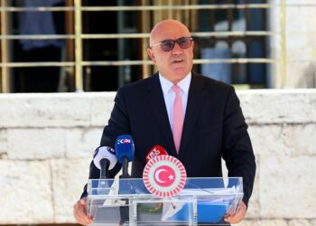 Bir haftada 9 intihar! CHP’li Mahmut Tanal TBMM’yi göreve çağırdı
