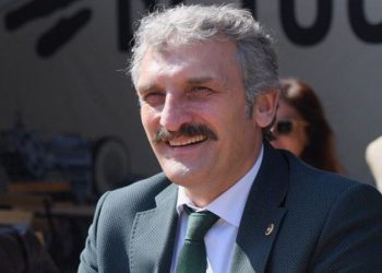 AKP Milletvekili Ahmet Hamdi Çamlı: “Laiklik masaya yatırılması gereken anayasal bir problemdir”