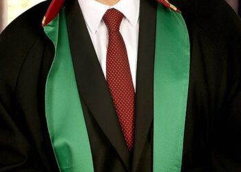 Kendini avukat olarak tanıtan şahıs, avukat olarak girdiği duruşmada gözaltına alındı