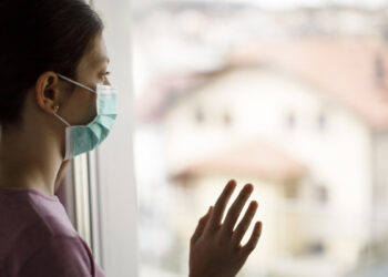 Koronavirüsü geçirenlere kötü haber! Koku ve işitme kaybı…