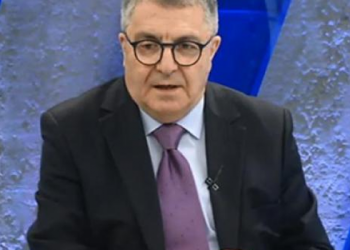 Gözaltına alınan emekli amirallerden Mustafa Özbey orduevinden atıldığını açıkladı
