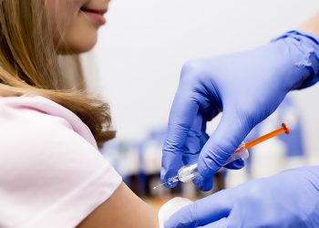 İlk doz aşıyı olduktan sonra koronavirüse yakalananlara sil baştan aşı uygulaması