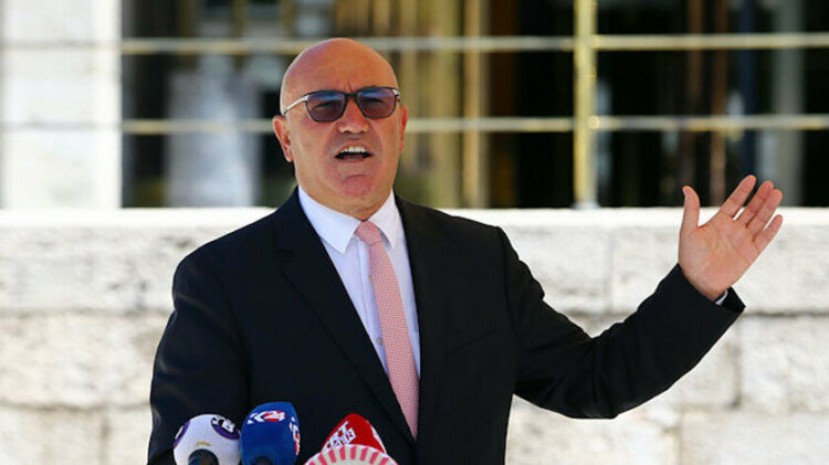 CHP’li Mahmut Tanal’dan FETÖ’cü Emre Uslu’ya çok sert cevap