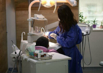 Ağız sağlığı kötü olan kişilerin Covid-19’u daha şiddetli geçirdiği saptandı