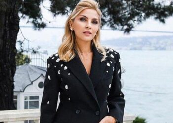 Sabancı, Boğaz manzaralı yalısından paylaştı: “Sakın evde sıkıldık demeyin”