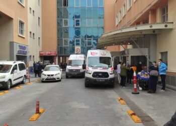 Sağlık çalışanlarına saldırı: Hemşirenin parmaklarını kırdılar