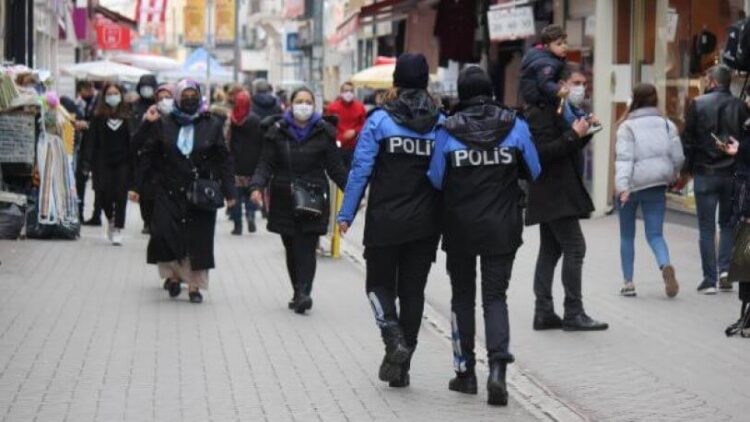 Pandeminin bitmesi için toplumun ne kadarı bağışıklık kazanmalı?