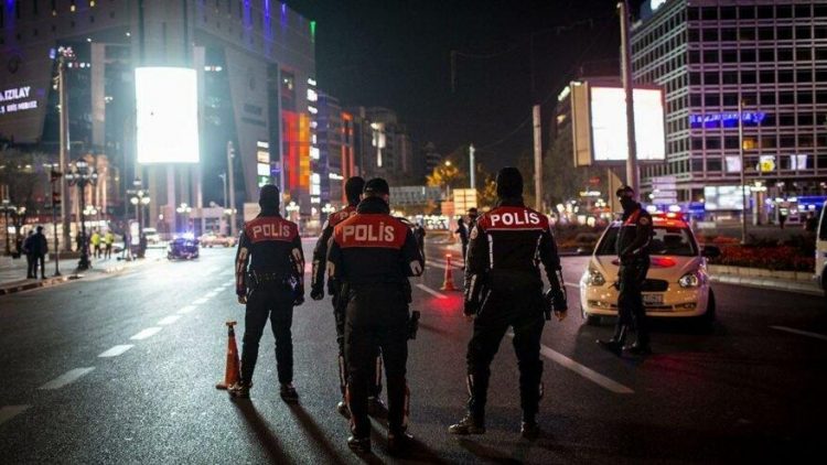 İş yerlerinin açılış ve kapanış saatleri düzenlendi