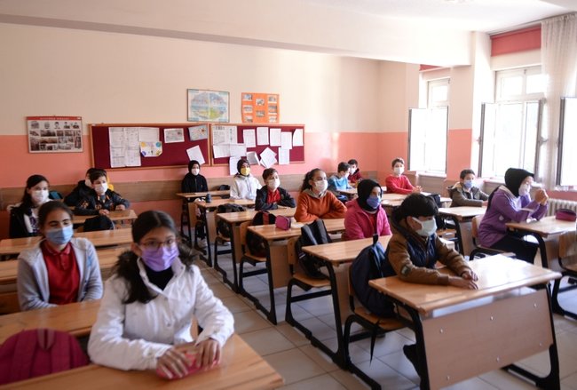 SON DAKİKA | Bilim Kurulu üyesi açıkladı: Yüz yüze eğitim için…