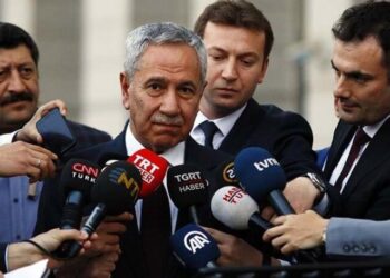 Bülent Arınç sessizliğini bozdu! Sedat Peker’in iddiaları hakkında flaş çağrı