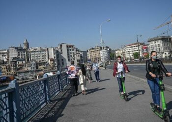 Prof. Küçükosmanoğlu: ‘Aç-kapa’ yaparak bu salgını engellemek mümkün değil