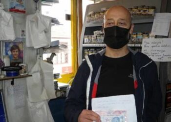 Bakkala ‘Çocukken izinsiz aldığım ürünlerin ücreti’ yazılı zarf bıraktı