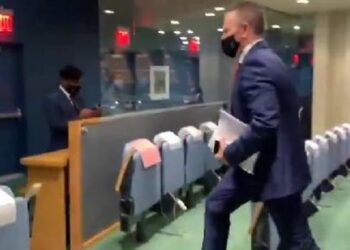 Filistin’in Büyükelçisi konuştu, İsrail Büyükelçisi salonu terk etti